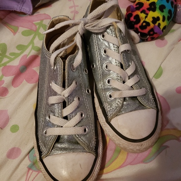 Girls converse - Picture 1 of 2